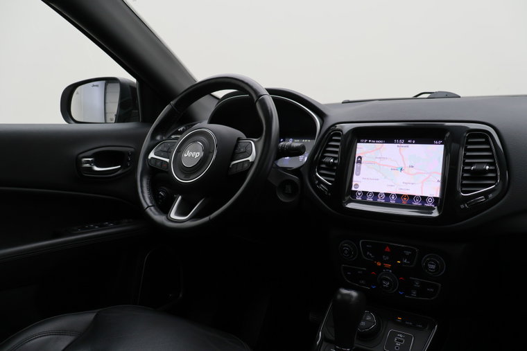 Vehicle Image 32