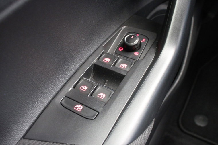 Vehicle Image 26