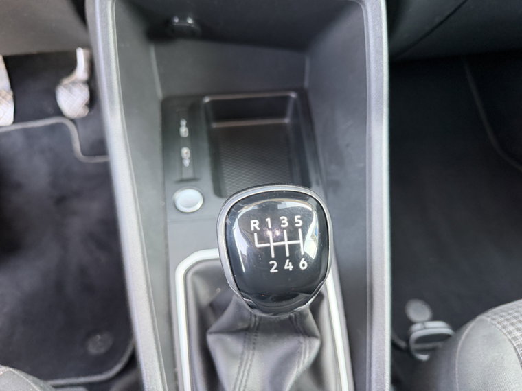 Vehicle Image 32