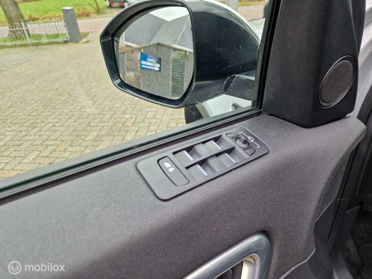 Vehicle Image 38