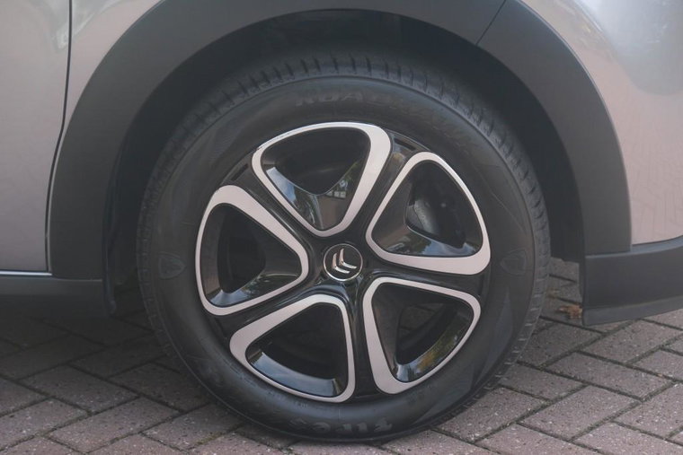 Vehicle Image 21