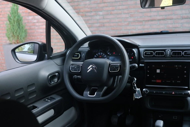 Vehicle Image 11