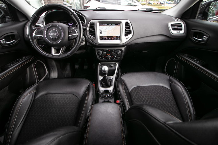 Vehicle Image 14