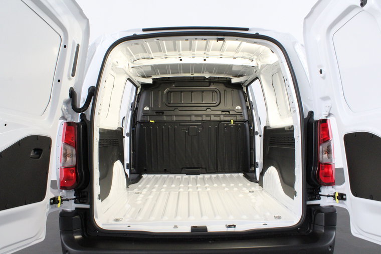Vehicle Image 16