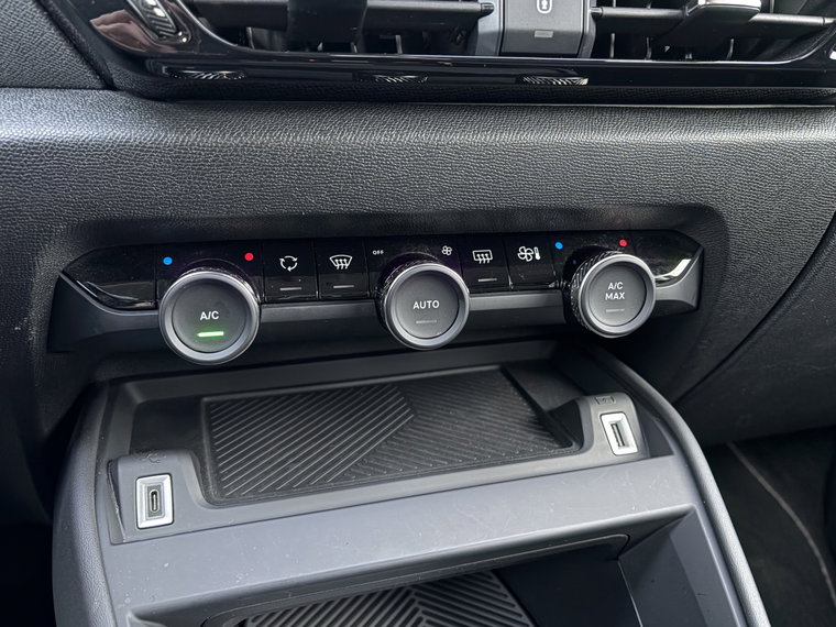 Vehicle Image 36