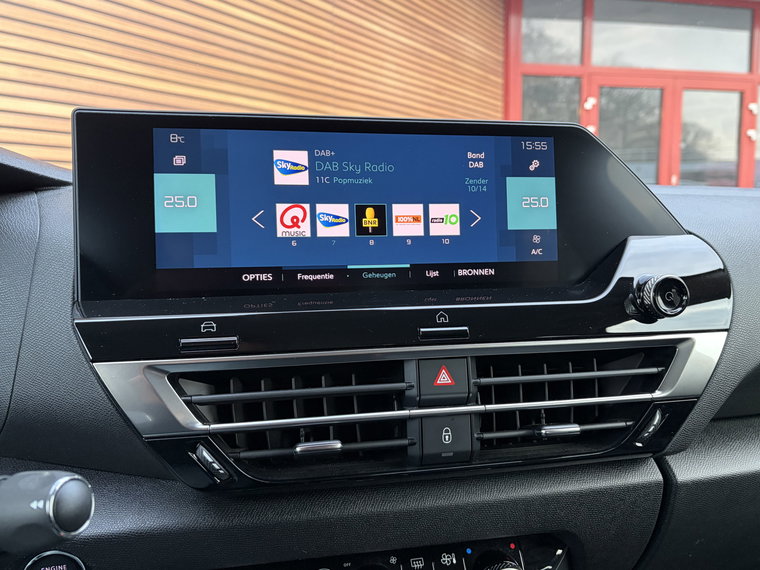 Vehicle Image 38