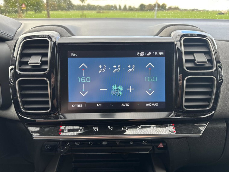 Vehicle Image 24