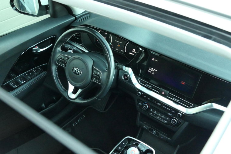 Vehicle Image 16