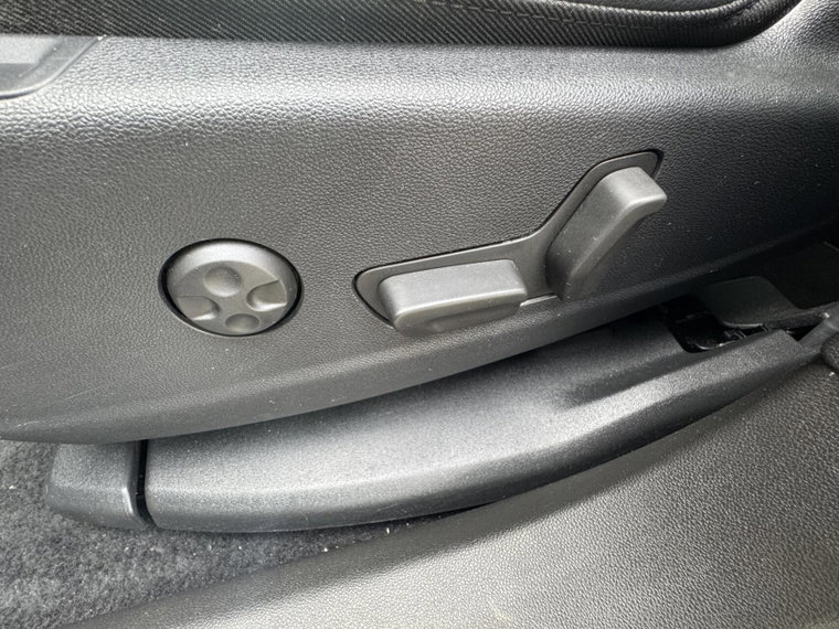 Vehicle Image 38