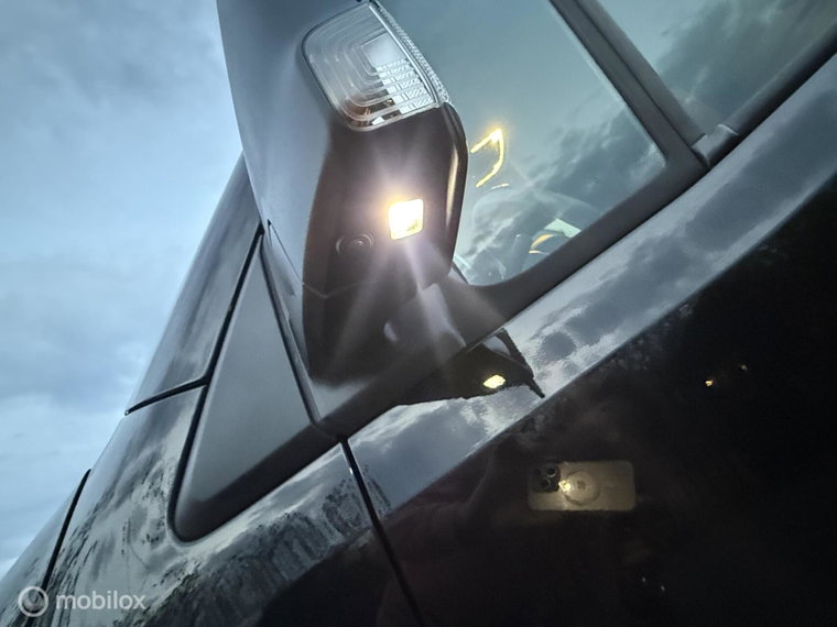 Vehicle Image 35
