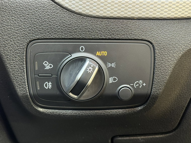 Vehicle Image 29