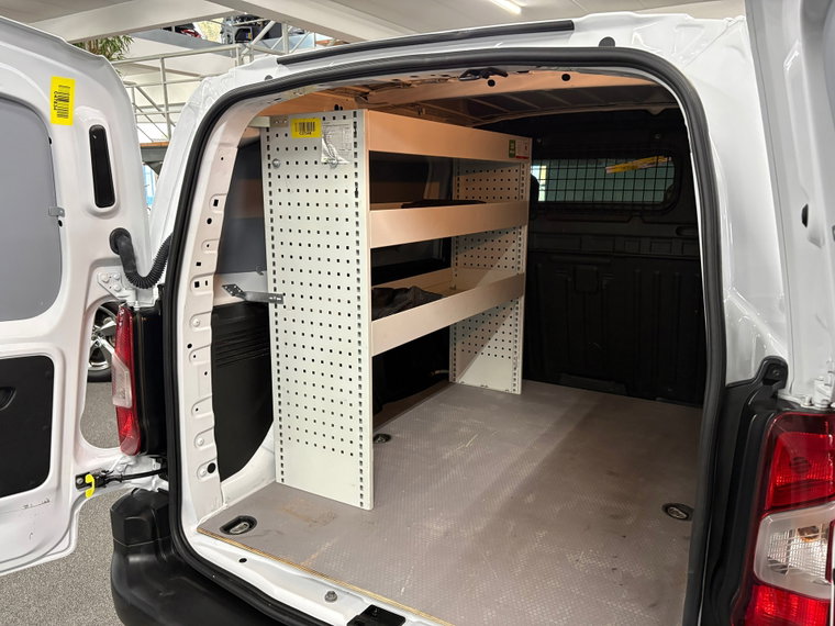 Vehicle Image 31