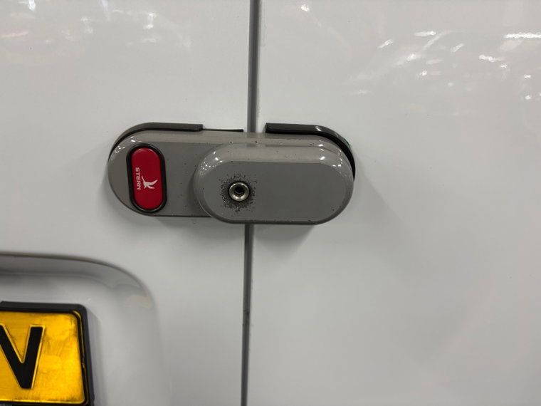 Vehicle Image 32