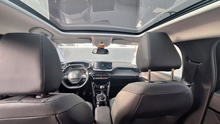 Vehicle Image 12