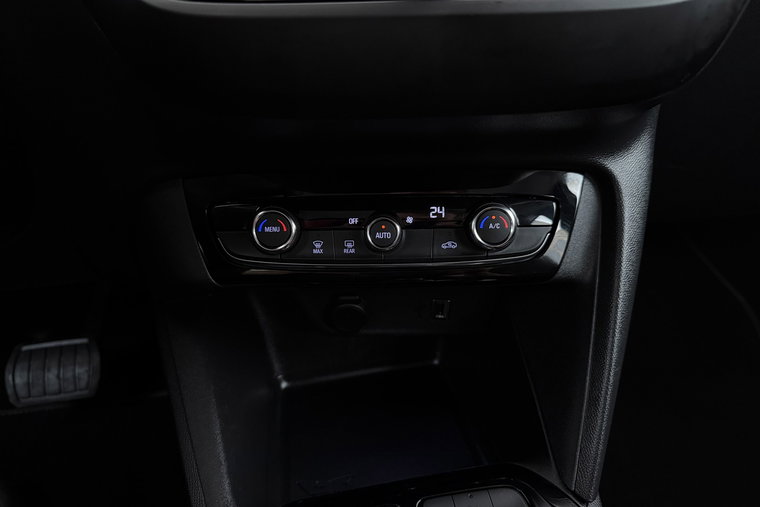 Vehicle Image 25