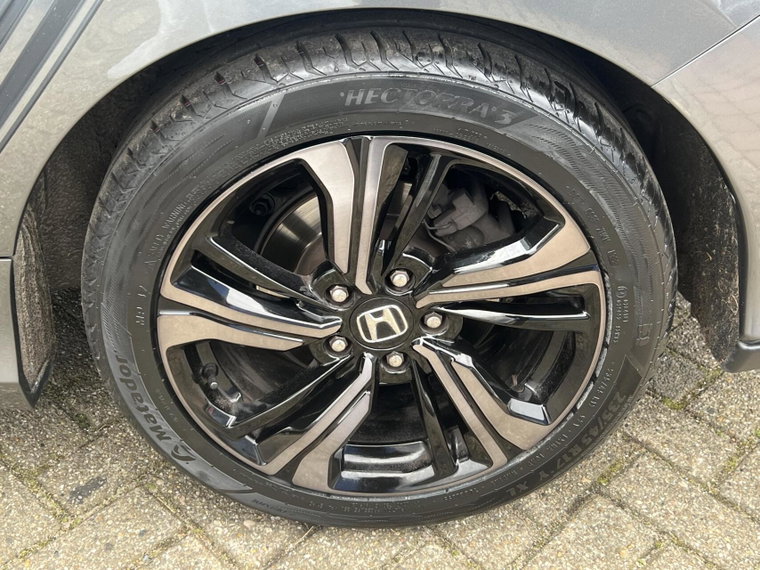 Vehicle Image 16