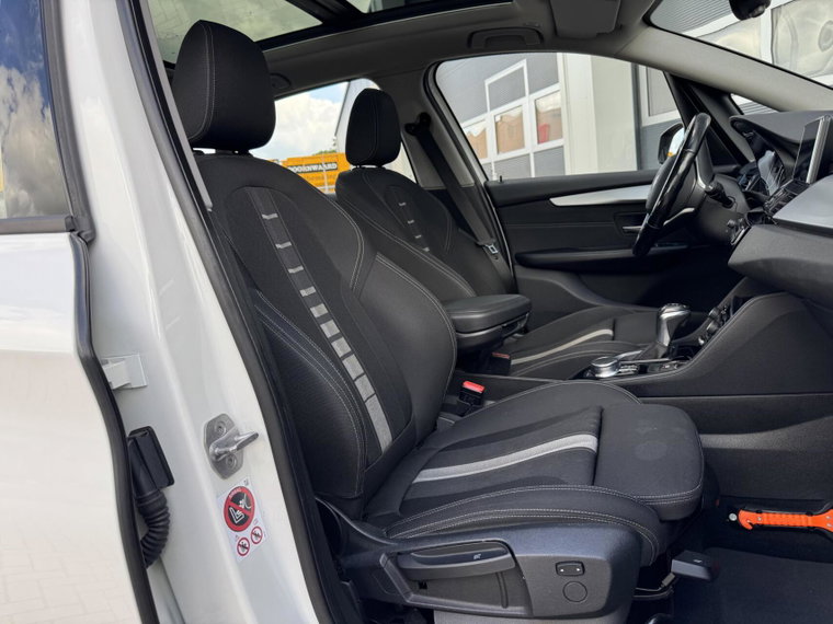 Vehicle Image 22