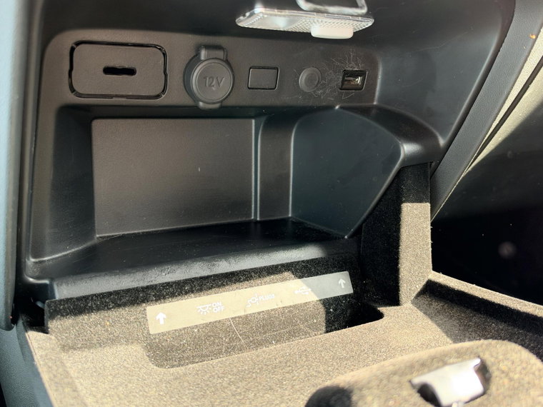 Vehicle Image 25