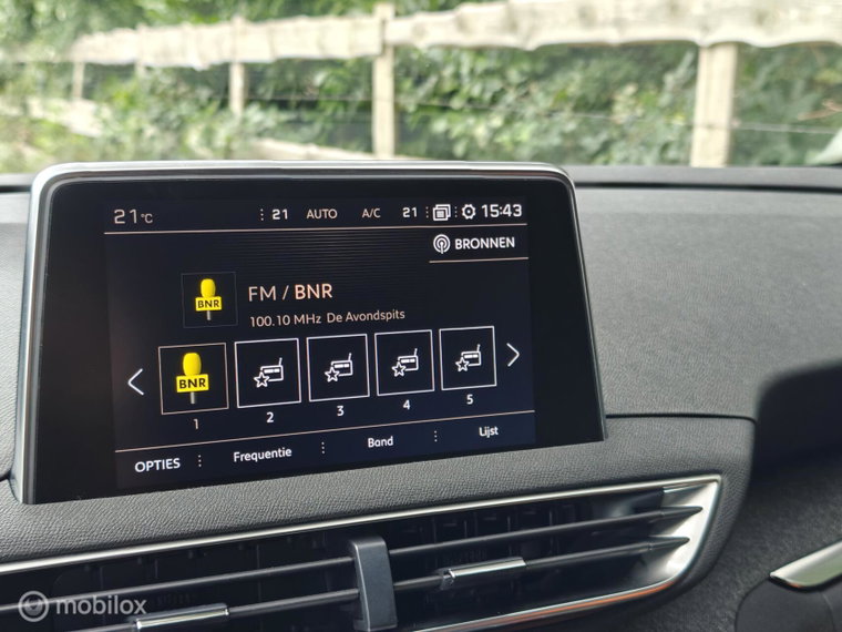 Vehicle Image 17