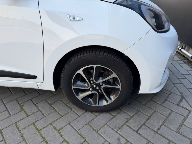 Vehicle Image 13