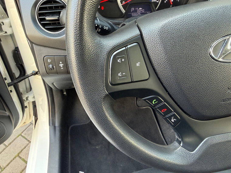 Vehicle Image 26