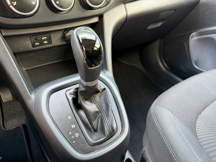 Vehicle Image 32