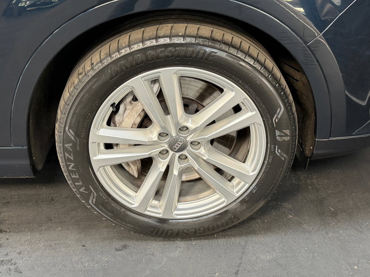 Vehicle Image 32