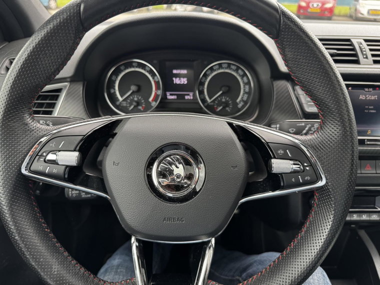 Vehicle Image 23