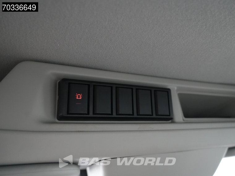 Vehicle Image 27
