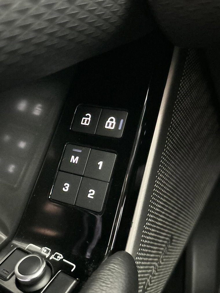 Vehicle Image 43