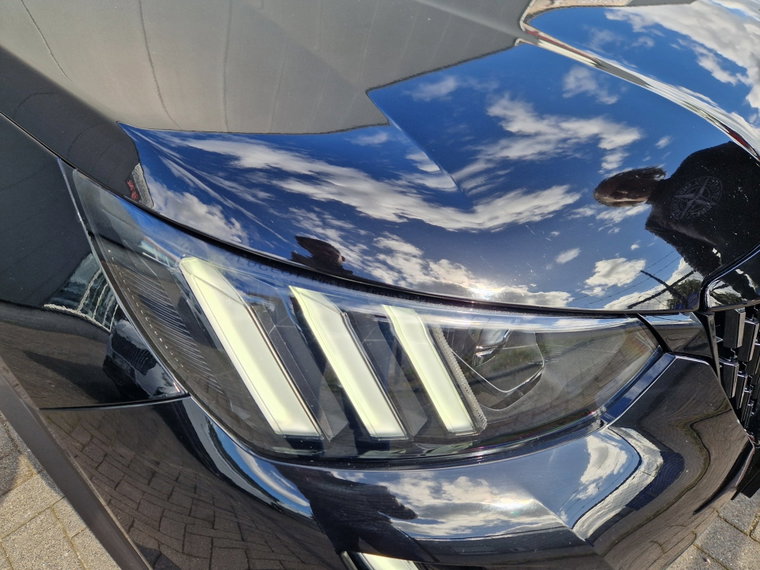 Vehicle Image 32
