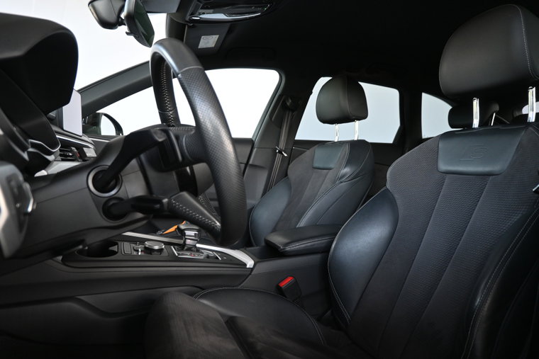 Vehicle Image 38