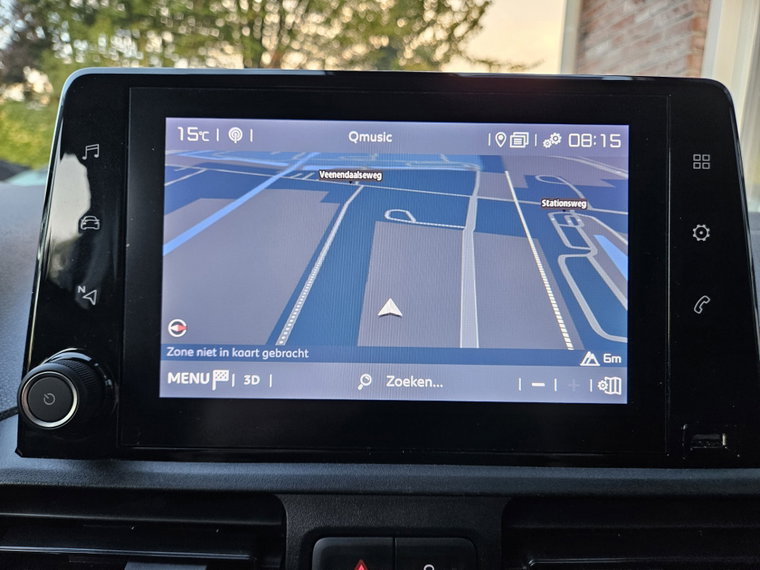 Vehicle Image 25