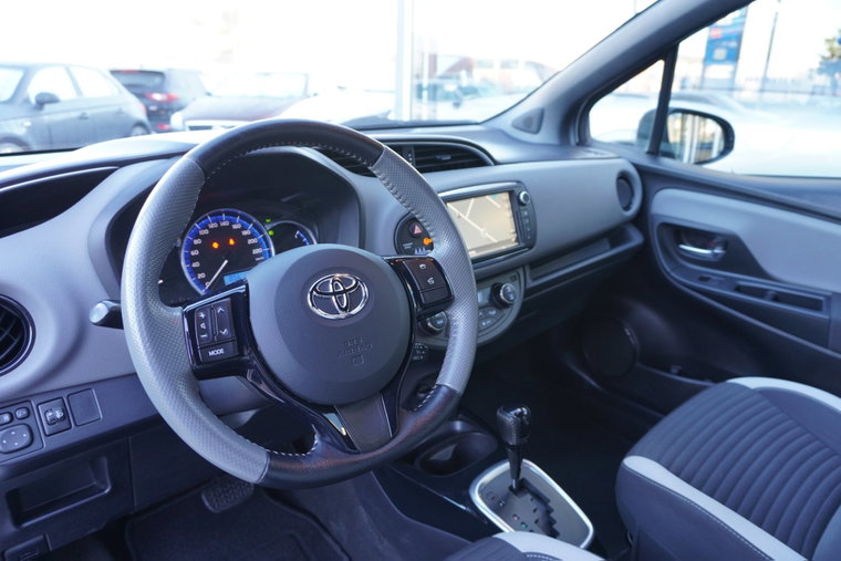 Vehicle Image 12