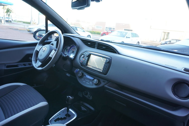 Vehicle Image 17