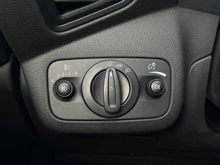 Vehicle Image 28