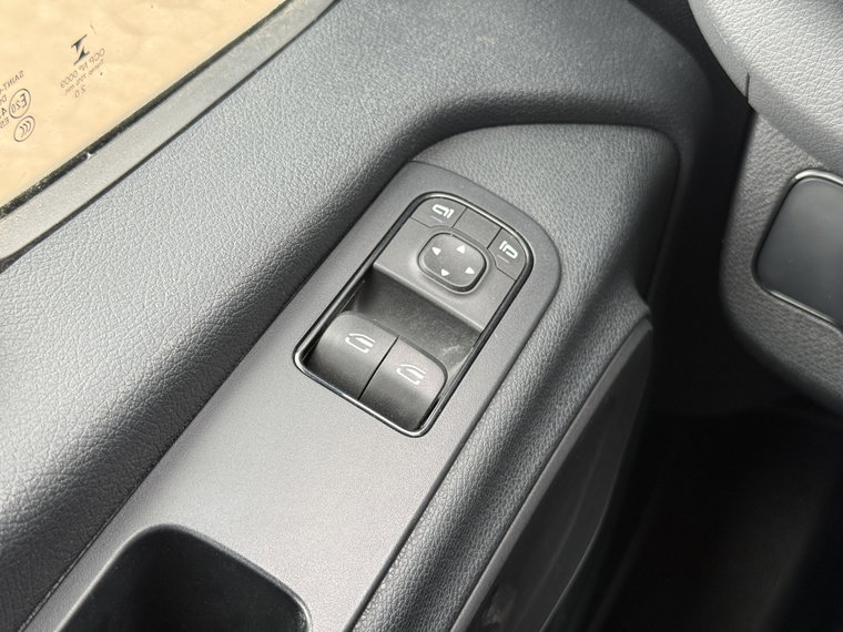 Vehicle Image 28