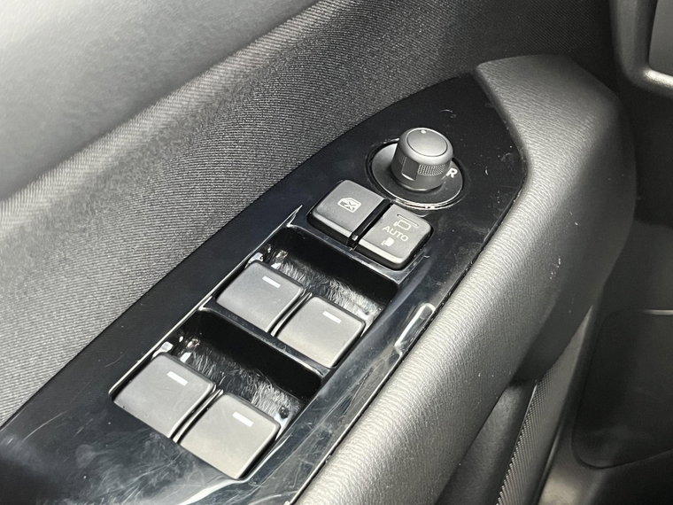 Vehicle Image 32