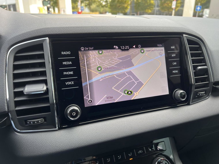 Vehicle Image 25