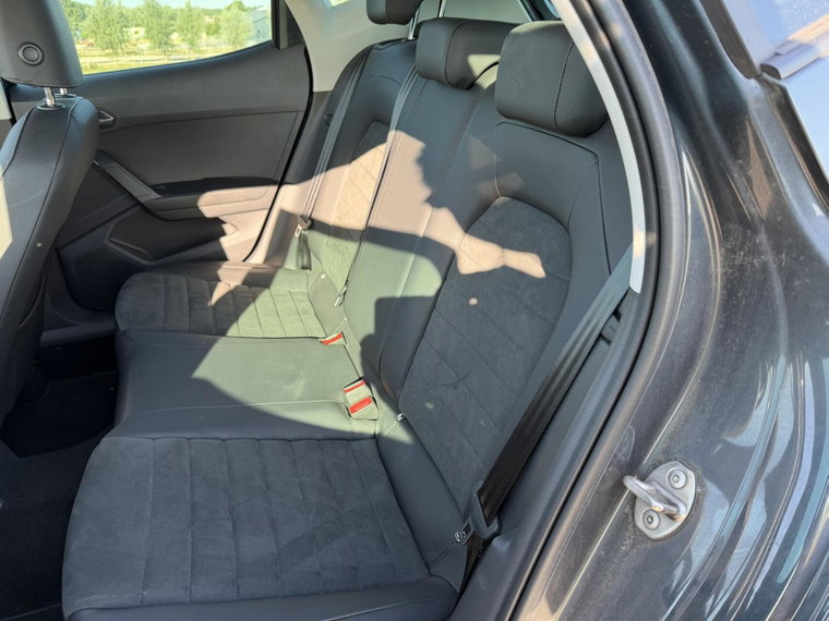 Vehicle Image 28