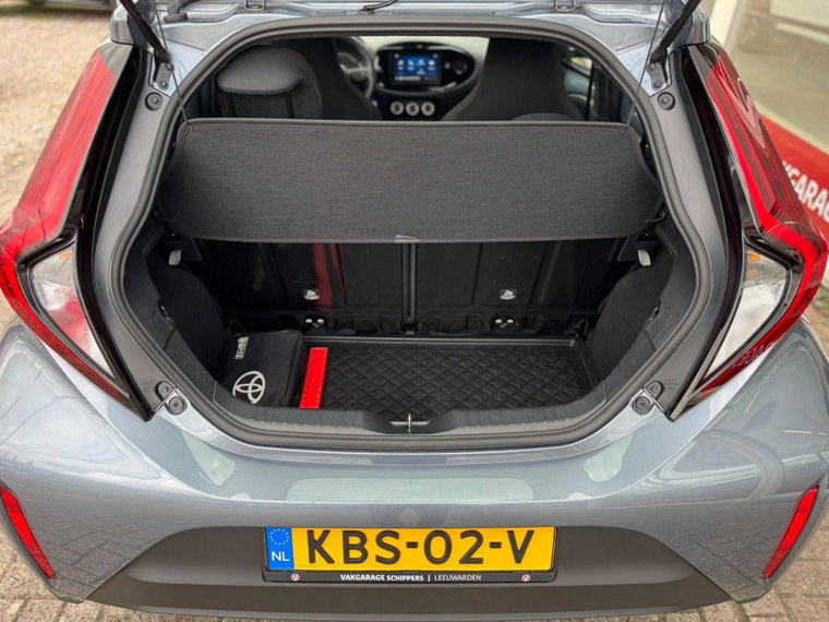 Vehicle Image 33