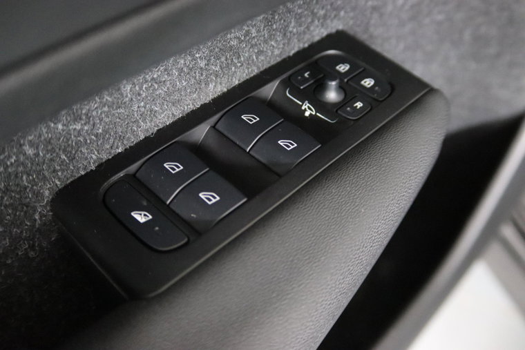 Vehicle Image 26