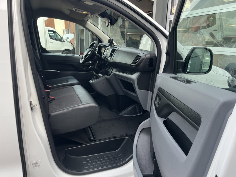 Vehicle Image 28