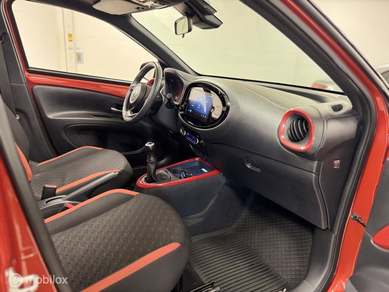 Vehicle Image 15