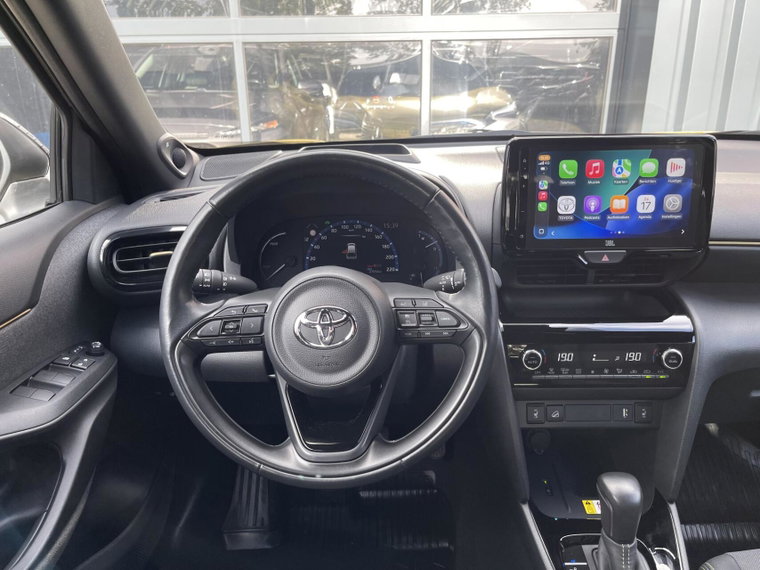 Vehicle Image 25