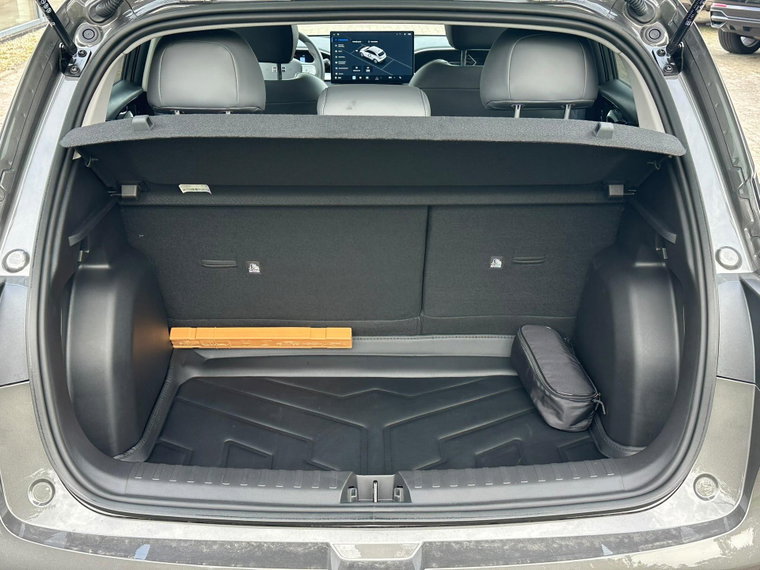 Vehicle Image 11