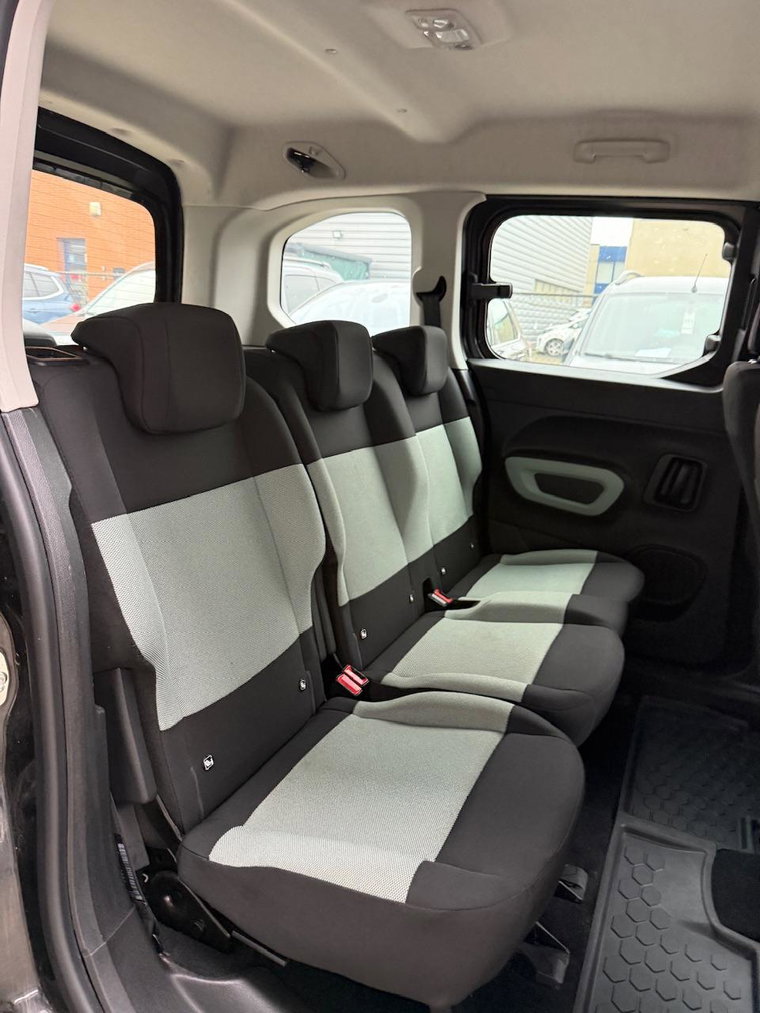 Vehicle Image 13