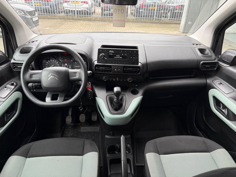 Vehicle Image 17
