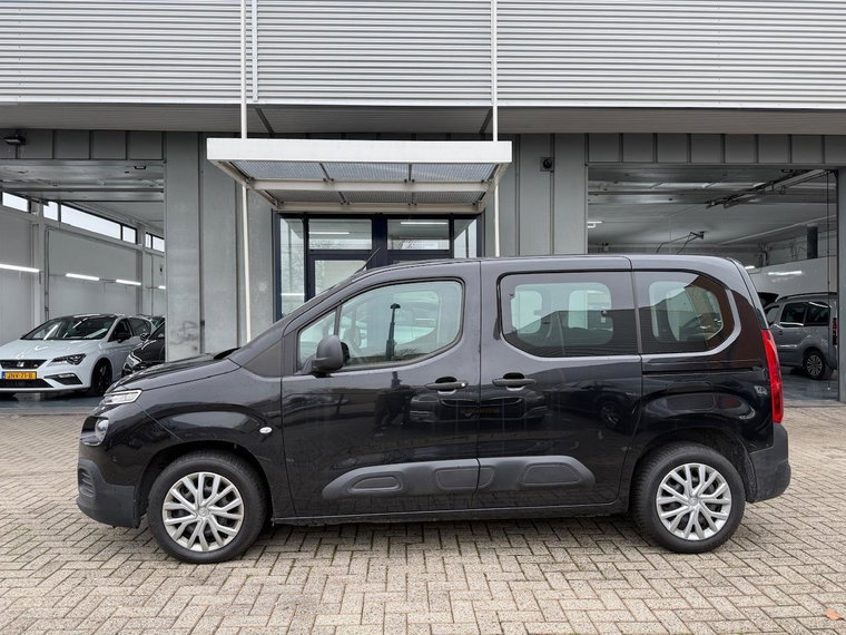 Vehicle Image 25