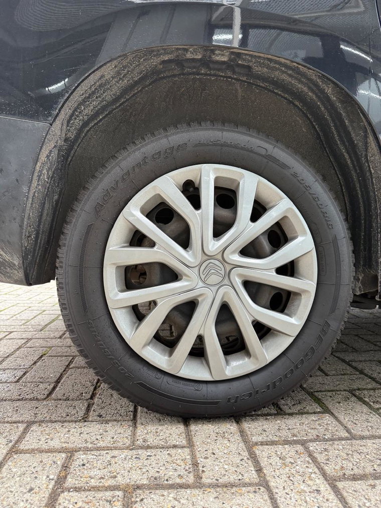 Vehicle Image 30